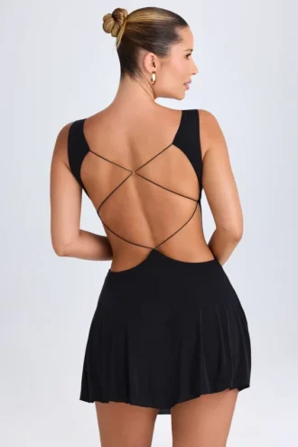 Rochie mini Kalista cu decupaj adânc, de culoare neagră Rochie mini Kalista cu decupaj adânc, de culoare neagră