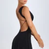 Rochie mini Kalista cu decupaj adânc, de culoare neagră