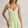 Rochie mini Kelbie din modal, cu volane, în formă de A, în verde salvie Rochie mini Kelbie din modal, cu volane, în formă de A, în verde salvie