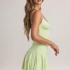 Rochie mini Kelbie din modal, cu volane, în formă de A, în verde salvie Rochie mini Kelbie din modal, cu volane, în formă de A, în verde salvie