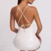 Rochie mini Kendall din vinil cu decolteu rotund și legături la spate, în culoare albă Rochie mini Kendall din vinil cu decolteu rotund și legături la spate, în culoare albă