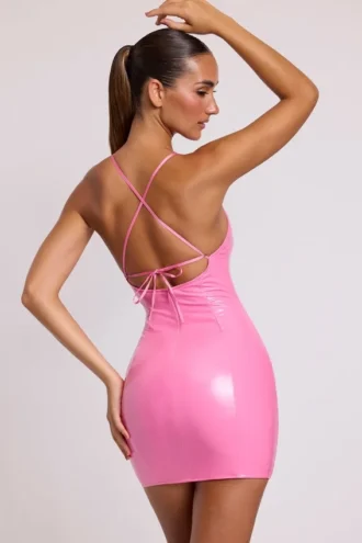 Rochie mini Kendall din vinil, cu decolteu rotund și legături la spate, în roz Rochie mini Kendall din vinil, cu decolteu rotund și legături la spate, în roz