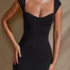 Rochie mini Meli cu decolteu în formă de inimă și mâneci scurte, în negru