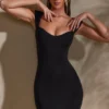 Rochie mini Meli cu decolteu în formă de inimă și mâneci scurte, în negru