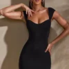 Rochie mini Meli cu decolteu în formă de inimă și mâneci scurte, în negru