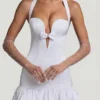 Rochie mini Millie cu decolteu halter și detaliu fundă, cu tiv bufant, în culoarea alb