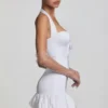 Rochie mini Millie cu decolteu halter și detaliu fundă, cu tiv bufant, în culoarea alb