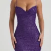 Rochie mini Mischa cu decolteu în formă de inimă și ornamente, în culoarea violet
