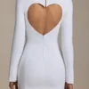 Rochie mini mulată Adelia cu decupaje în formă de inimă, de culoare albă