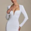 Rochie mini mulată Adelia cu decupaje în formă de inimă, de culoare albă