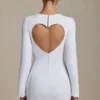 Rochie mini mulată Adelia cu decupaje în formă de inimă, de culoare albă
