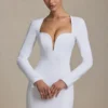 Rochie mini mulată Adelia cu decupaje în formă de inimă, de culoare albă