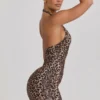 Rochie mini mulată cu decolteu în V și volane Alena, model leopard Rochie mini mulată cu decolteu în V și volane Alena, model leopard