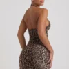 Rochie mini mulată cu decolteu în V și volane Alena, model leopard Rochie mini mulată cu decolteu în V și volane Alena, model leopard
