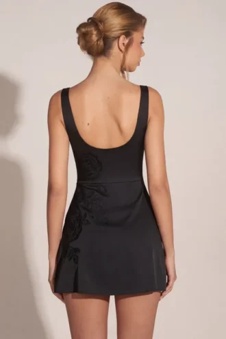 Rochie mini mulată cu decolteu rotund și ornamente Jacelyn, negru Rochie mini mulată cu decolteu rotund și ornamente Jacelyn, negru