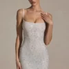 Rochie mini mulată cu ornamente Aellin, culoare alb Rochie mini mulată cu ornamente Aellin, culoare alb