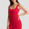 Rochie mini mulată cu spate decupat Evie în roșu cireș Rochie mini mulată cu spate decupat Evie în roșu cireș