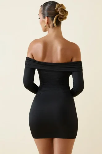Rochie mini mulată cu umeri decupați și drapaje Rosanna, negru Rochie mini mulată cu umeri decupați și drapaje Rosanna, negru
