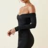 Rochie mini mulată cu umeri decupați și drapaje Rosanna, negru Rochie mini mulată cu umeri decupați și drapaje Rosanna, negru