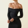 Rochie mini mulată cu umeri decupați și drapaje Rosanna, negru Rochie mini mulată cu umeri decupați și drapaje Rosanna, negru
