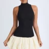 Rochie mini Nabila cu guler înalt, talie coborâtă și tiv bufant, din modal, în culoarea negru Rochie mini Nabila cu guler înalt, talie coborâtă și tiv bufant, din modal, în culoarea negru