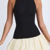 Rochie mini Nabila cu guler înalt, talie coborâtă și tiv bufant, din modal, în culoarea negru Rochie mini Nabila cu guler înalt, talie coborâtă și tiv bufant, din modal, în culoarea negru