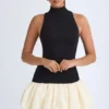 Rochie mini Nabila cu guler înalt, talie coborâtă și tiv bufant, din modal, în culoarea negru Rochie mini Nabila cu guler înalt, talie coborâtă și tiv bufant, din modal, în culoarea negru