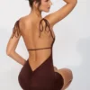 Rochie mini Orli din jersey elastic, cu spate decupat, în culoarea Espresso Rochie mini Orli din jersey elastic, cu spate decupat, în culoarea Espresso
