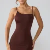 Rochie mini Orli din jersey elastic, cu spate decupat, în culoarea Espresso Rochie mini Orli din jersey elastic, cu spate decupat, în culoarea Espresso