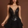 Rochie mini Ottavia cu volane și șireturi, decorată cu dantelă, în model zebră negru