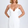 Rochie mini plisată cu detaliu fundă Bronwyn, albă Rochie mini plisată cu detaliu fundă Bronwyn, albă