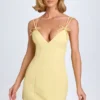 Rochie mini plisată cu detaliu fundă Bronwyn în galben pastel Rochie mini plisată cu detaliu fundă Bronwyn în galben pastel