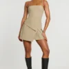 Rochie mini plisată cu drapaj din țesătură de sargă Bruna, culoare gri-maro