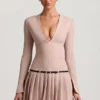 Rochie mini plisată cu mâneci lungi Fiorella, culoare ciupercă Rochie mini plisată cu mâneci lungi Fiorella, culoare ciupercă