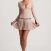 Rochie mini plisată cu mâneci lungi Fiorella, culoare ciupercă Rochie mini plisată cu mâneci lungi Fiorella, culoare ciupercă