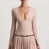 Rochie mini plisată cu mâneci lungi Fiorella, culoare ciupercă Rochie mini plisată cu mâneci lungi Fiorella, culoare ciupercă