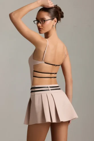 Rochie mini plisată cu spate decupat și curea Leilani în culoarea ciupercă Rochie mini plisată cu spate decupat și curea Leilani în culoarea ciupercă