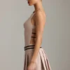 Rochie mini plisată cu spate decupat și curea Leilani în culoarea ciupercă