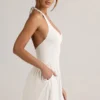 Rochie mini Reanna Modal cu gât halter și spate decupat, în culoarea alb
