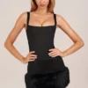 Rochie mini Rixelle din satin cu guler pătrat, corset și blană artificială, în culoarea negru Rochie mini Rixelle din satin cu guler pătrat, corset și blană artificială, în culoarea negru