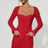 Rochie mini roșie cu decolteu în formă de inimă, mâneci lungi și croi în A, model Corinne Rochie mini roșie cu decolteu în formă de inimă, mâneci lungi și croi în A, model Corinne
