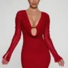 Rochie mini roșie cu mâneci lungi și decolteu adânc