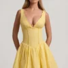 Rochie mini Sabina cu croi în A, broderie englezească și detaliu fundă, în galben pastel Rochie mini Sabina cu croi în A, broderie englezească și detaliu fundă, în galben pastel