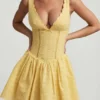 Rochie mini Sabina cu croi în A, broderie englezească și detaliu fundă, în galben pastel Rochie mini Sabina cu croi în A, broderie englezească și detaliu fundă, în galben pastel