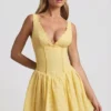 Rochie mini Sabina cu croi în A, broderie englezească și detaliu fundă, în galben pastel Rochie mini Sabina cu croi în A, broderie englezească și detaliu fundă, în galben pastel