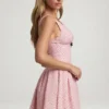 Rochie mini Sabina cu detaliu fundă, croi în A, cu buline roz Rochie mini Sabina cu detaliu fundă, croi în A, cu buline roz
