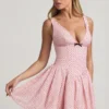 Rochie mini Sabina cu detaliu fundă, croi în A, cu buline roz Rochie mini Sabina cu detaliu fundă, croi în A, cu buline roz