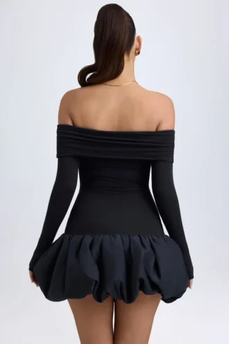 Rochie mini Serra din modal, cu umeri decupați și tiv bufant, în negru Rochie mini Serra din modal, cu umeri decupați și tiv bufant, în negru