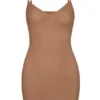 Rochie mini slip din plasă moale cu decolteu în V, de la Intimates, în culoarea miere Rochie mini slip din plasă moale cu decolteu în V, de la Intimates, în culoarea miere