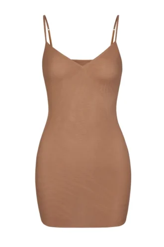 Rochie mini slip din plasă moale cu decolteu în V, de la Intimates, în culoarea miere Rochie mini slip din plasă moale cu decolteu în V, de la Intimates, în culoarea miere